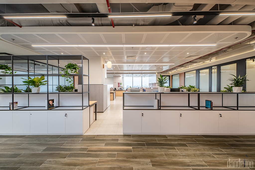 HL open workspace &ndash; natural light and efficient layout